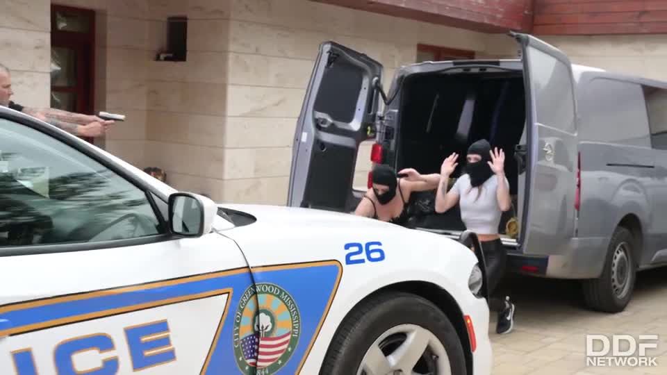 4 Cops & 3 Bad Girls Means One Intense Orgy! (HandsOnHardcore / PornWorld) Screenshot 0