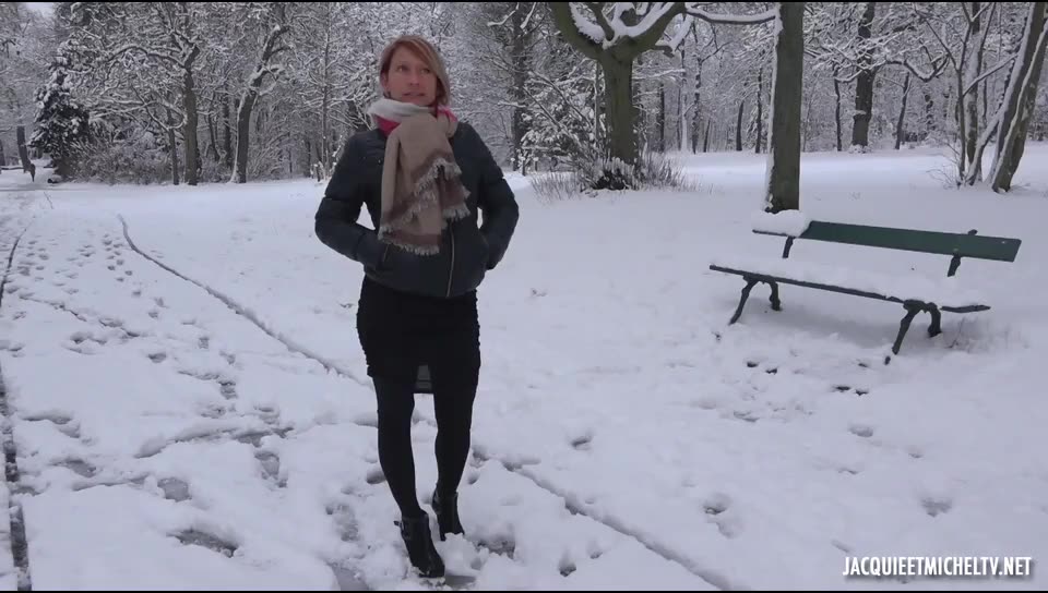 41ans, deux lascars dans la neige (JacquieEtMichelTV / Indecentes-Voisines) Screenshot 4
