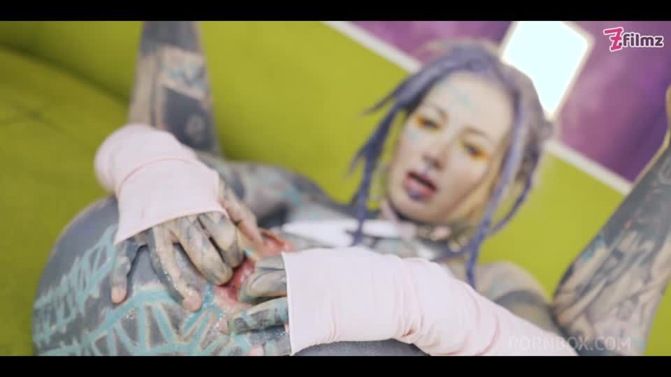 Heavily tattooed DAP threesome – hardcore ANAL fuck, gapes, facefuck, facial (alternative, goth, punk) ZF037 (LegalPorno) Screenshot 8