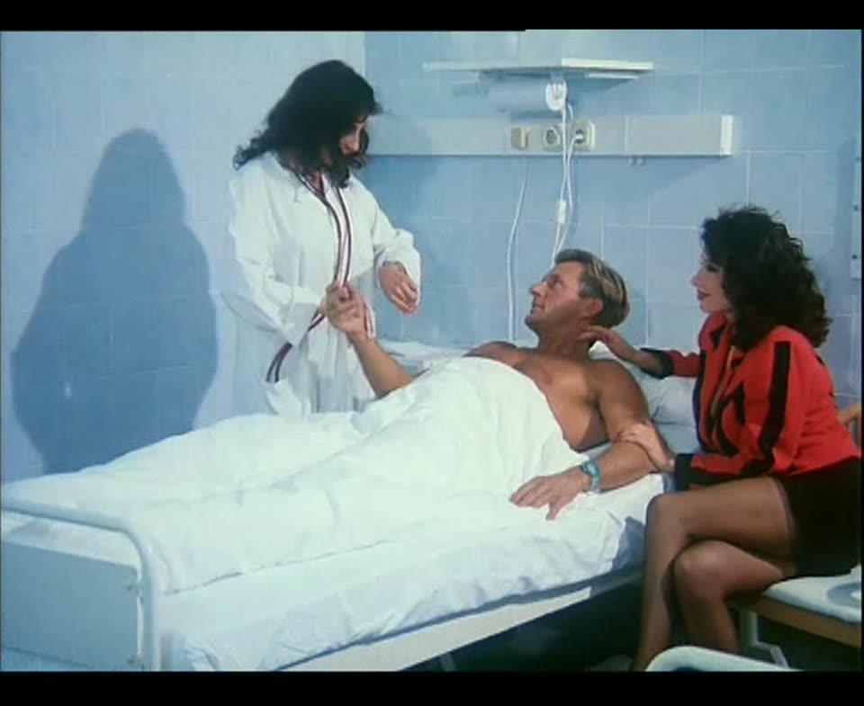 The Flying Nurses / Le Porcone Volanti / Flying Doctors (In X-Cess) Screenshot 9