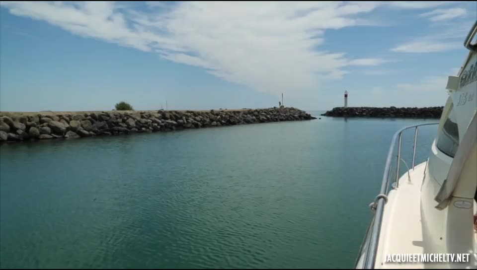 Partouze en mer (JacquieEtMichelTV / Indecentes-Voisines) Screenshot 8
